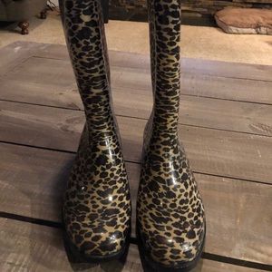 Leopard rain boots